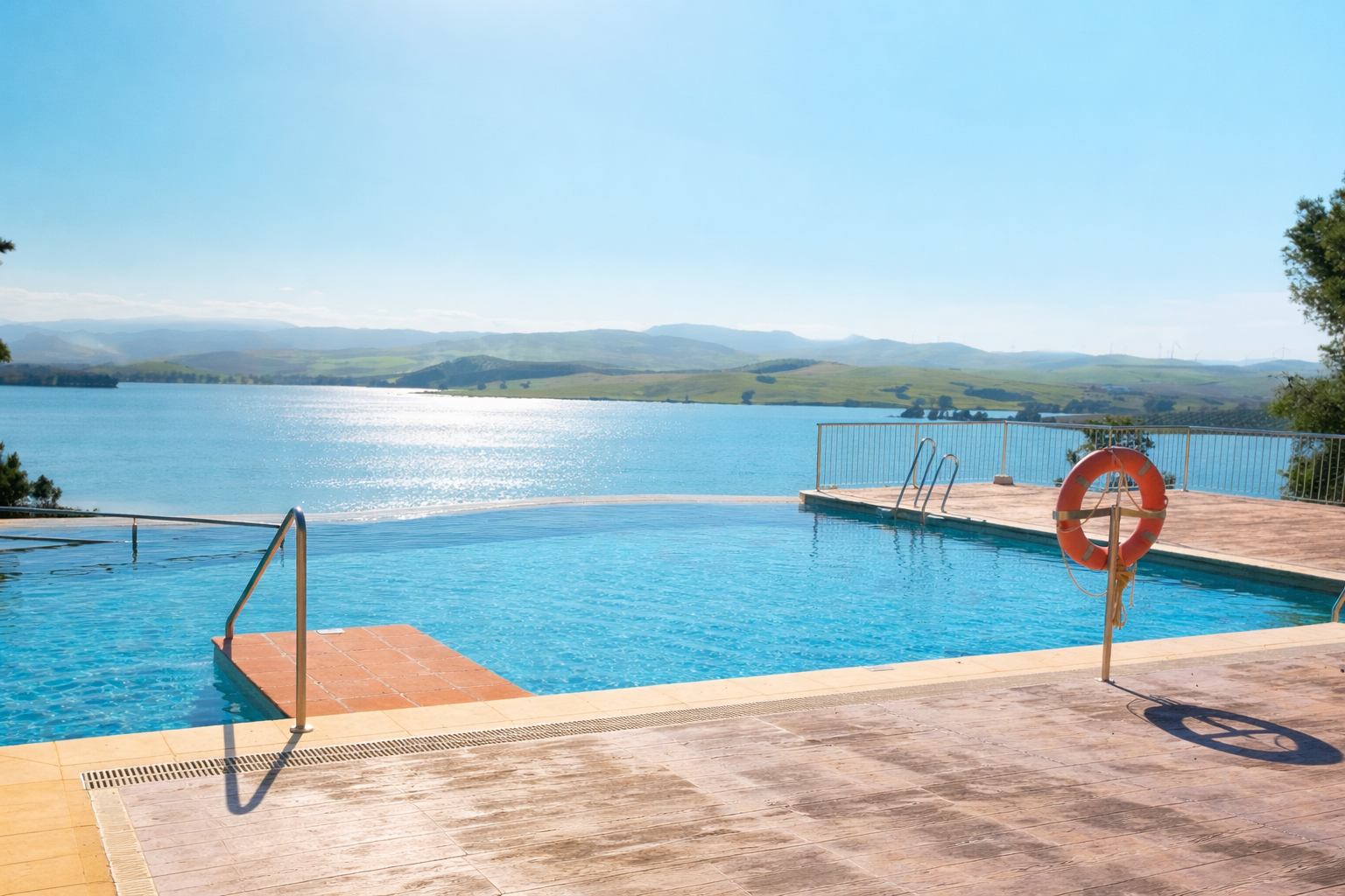 Piscina al atardecer
